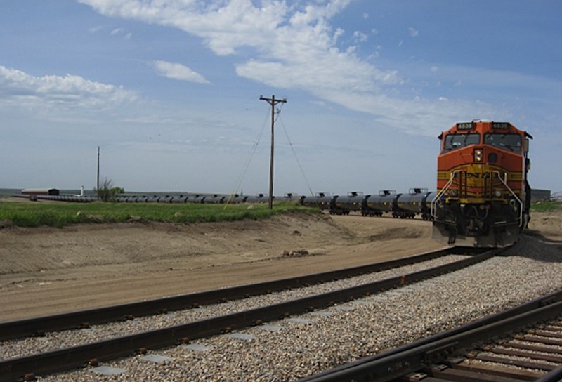 A crude oil train in North Dakota CREDIT: AP IMAGES