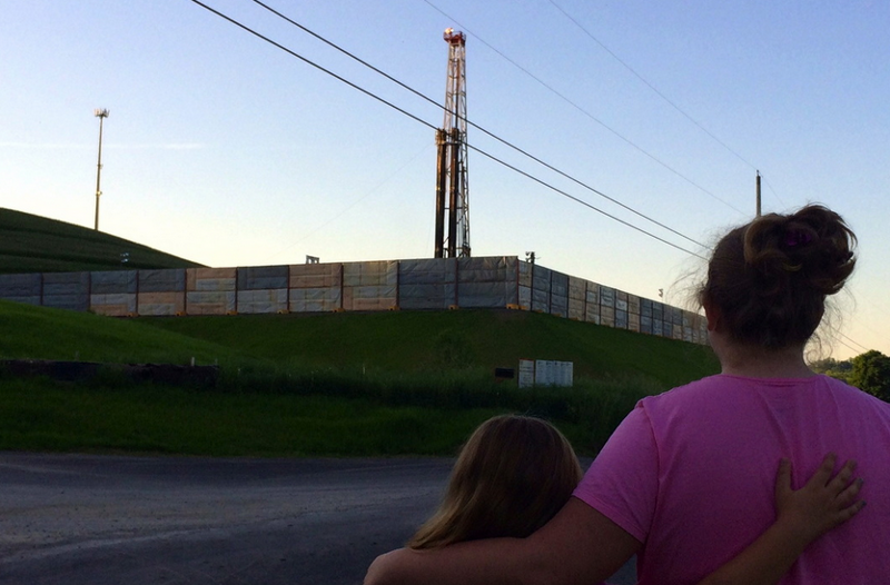 A Mars school district parent and child look at a drilling rig in Western Pennsylvania. CREDIT: MARS PARENTĀ GROUP