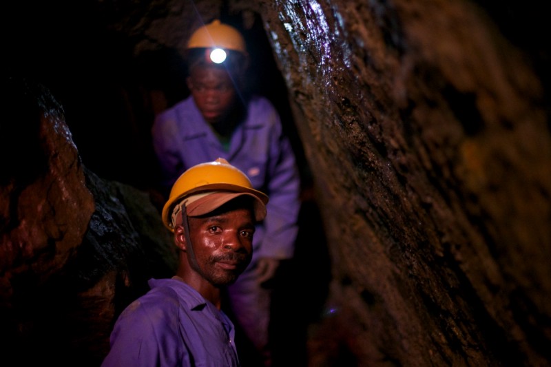 Miners at the Nzibira tin mine in South Kivu, eastern Congo. CREDIT: SASHA LEZHNEV/ENOUGH PROJECT