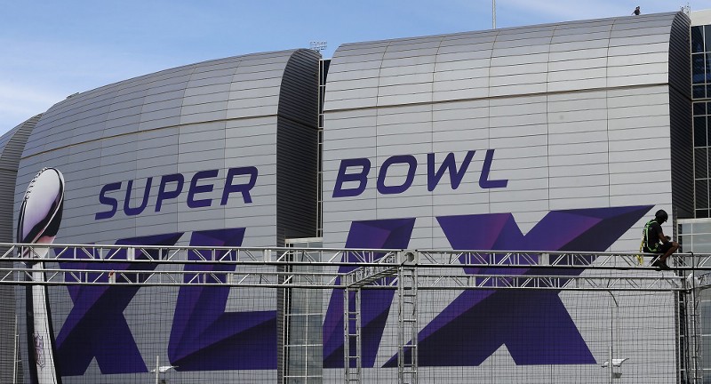 Glendale’s University of Phoenix Stadium, the host of Sunday’s Super Bowl XLIV. CREDIT: (AP PHOTO/CHARLIE RIEDEL)