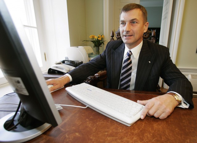 Estonian Prime Minister Andrus Ansip casts an online ballot in the municipal election in Tallinn, Estonia, Monday, Oct. 10, 2005, at the start of a three-day period allowing online voting. CREDIT: AP Photo