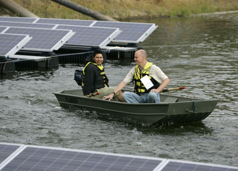 Winemaker Greg Allen, right, takes a boat out with Dimas Duran from SPG Solar to inspect floating solar panels on a pond at the Far Niente winery in Oakville, Calif., Tuesday, Sept. 18, 2007. CREDIT: AP PHOTO/ERIC RISBERG