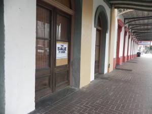 More stores in Selma’s downtown are boarded up than open for business. CREDIT: Alice Ollstein
