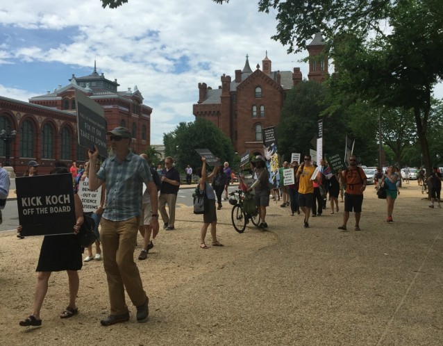 Protesters march from the Smithsonian Castle to the Museum of Natural History. CREDIT: Natasha Geiling