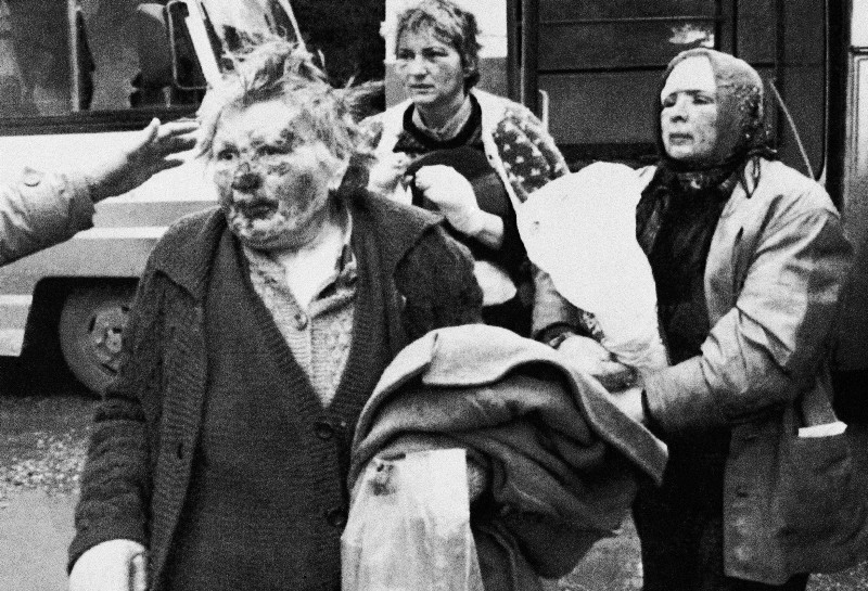 In this Nov. 22, 1991 file photo, dazed refugees from war-torn Vukovar debark from a convoy in Dvorovi, Bosnia-Herzegovina. CREDIT: AP