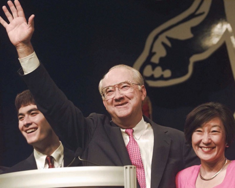 Former Sen. Phil Gramm (R-TX) with his wife and their son in 1996 CREDIT: AP PHOTO/L.M. OTERO