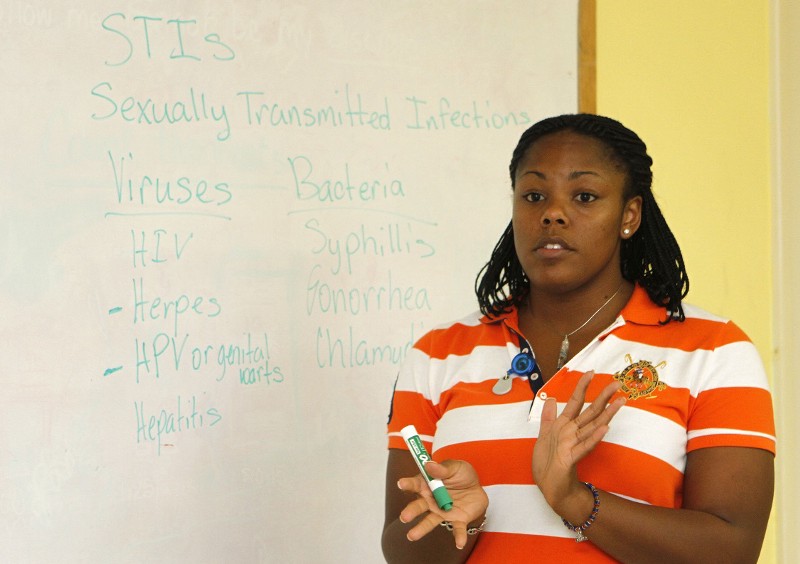 Shayna Knowles teaching a sex education class at St. Andrew’s Episcopal Church in Lake Worth, Florida. CREDIT: ALAN DIAZ, AP