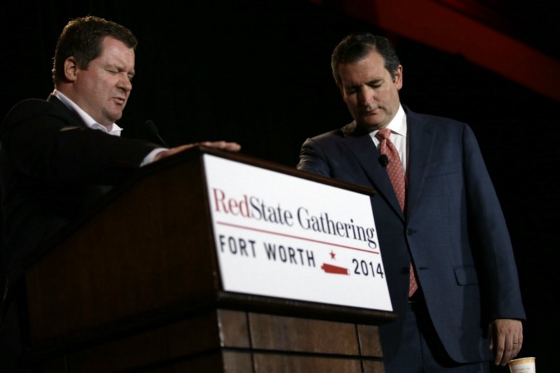 Erick Erickson Praying With Sen. Ted Cruz (R-TX) at last year’s RedState Gathering. CREDIT: AP PHOTO/TONY GUTIERREZ