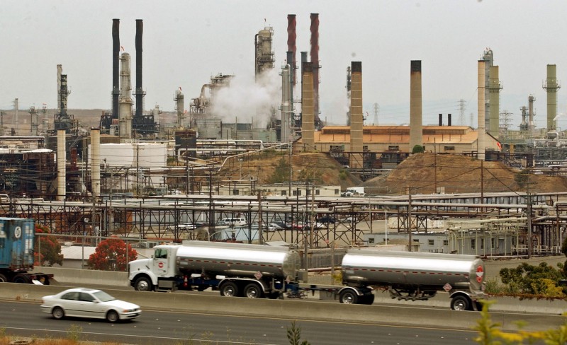 U.S. refineries say they will take a hit if the oil export ban is lifted. CREDIT: AP PHOTO/PAUL SAKUMA