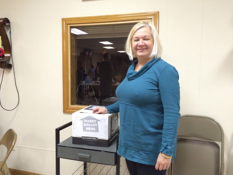 Eva Castillo holds a workshop for Latino voters in Manchester, NH. CREDIT: Alice Ollstein