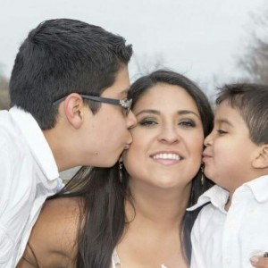 Lesly Sophia Cortez-Martinez (center) CREDIT: Not1More Campaign