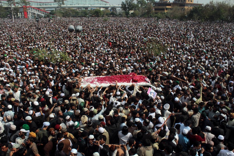 Thousands of people move with an ambulance carrying the body of police officer Mumtaz Qadri, the convicted killer of a former governor, during funeral prayers, in Rawalpindi, Pakistan, Tuesday, March 1, 2016. CREDIT: AP PHOTO/ANJUM NAVEED