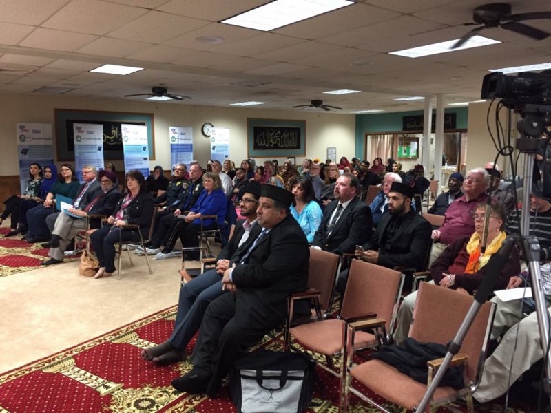 The Baitul Aman community listens to Hakey’s apology. CREDIT: Zahir Muhammad Mannan