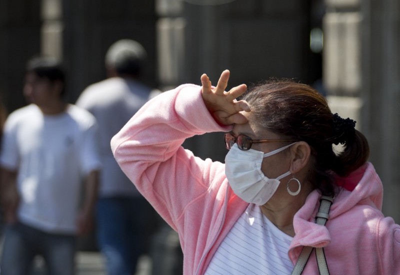 A woman visiting from Belize wears a mask to protect herself against air pollution, in Mexico City, Tuesday, March 15, 2016. The Mexico City government declared its first air pollution alert in 11 years Monday after ozone levels reached almost twice the acceptable limit.)