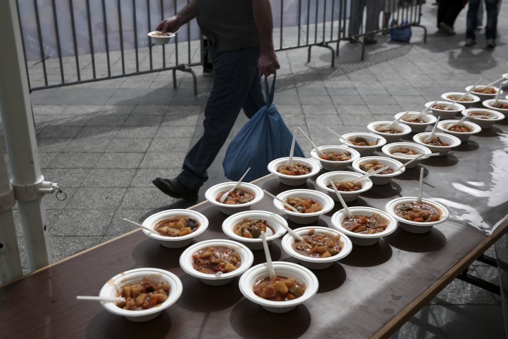 A Feeding the 5000 event in Athens in 2015. CREDIT: AP Photo/Yorgos Karahalis