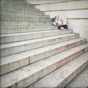A man sleeps on the steps of the Smithsonian National Portrait Gallery CREDIT: Thinkprogress/alejandro davila fragoso