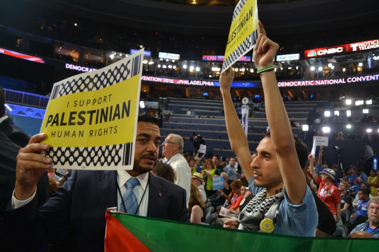 Ali Kurnaz protests the platform’s position on Palestine. CREDIT: Kira Lerner