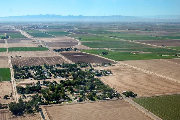 Dust and smoke covers the southern tip of Imperial County, California, partly conceiling the nearby mountains. CREDIT: ALEJANDRO DÁVILA FRAGOSO, THINKPROGRESS