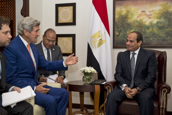 U.S. Secretary of State John Kerry, second left, meets Egyptian President Abdel Fattah El-Sisi, right, in New Delhi, India, Thursday, Sept. 1, 2016. CREDIT: AP Photo/Saurabh Das, Pool