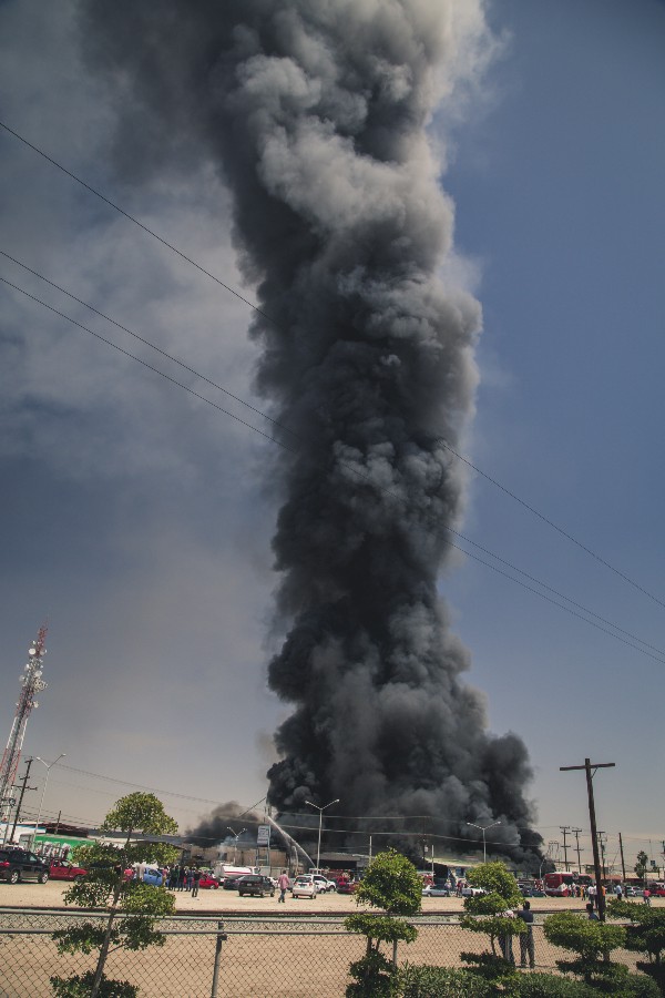 A fire ravages an industrial site in Mexicali, Baja California, a city bordering Imperial County, California. The region faces major air pollution problems caused by motor vehicles, legal and illegal burning, and dust from strong wind events. CREDIT: ALEJANDRO DÁVILA FRAGOSO, THINKPROGRESS