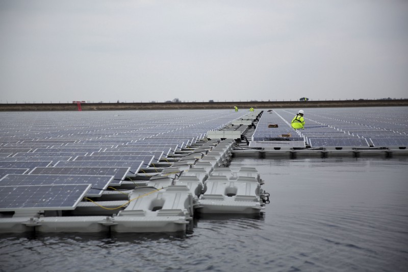Europe’s biggest floating solar panel array at a UK reservoir. CREDIT: Matt Dunham, AP.
