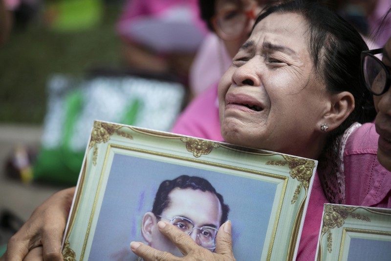 A Thai woman cries as she prays for Thailand’s King Bhumibol Adulyadej outside Siriraj Hospital where the king is being treated in Bangkok, Thailand, Thursday, Oct. 13, 2016. CREDIT: AP Photo/Wason Wanichakorn