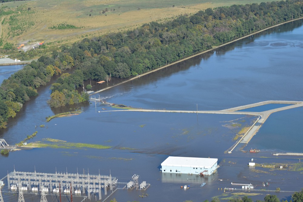 Rising waters from the Neuse River threaten to inundate an inactive coal storage pond (left) at the Lee coal-fired power plant in North Carolina. CREDIT: Travis Graves, Lower Neuse Riverkeeper, Sound Rivers
