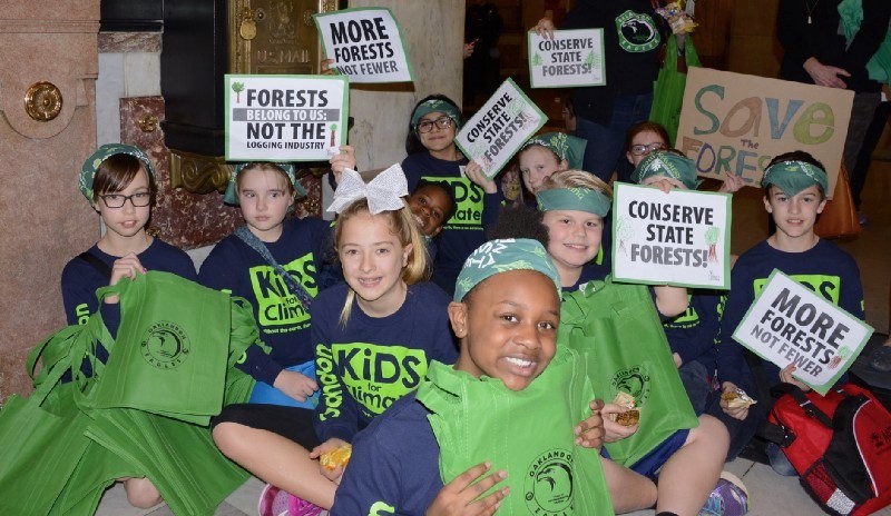 Students from Oaklandon Elementary School of Environmental Studies gather in support of forest protection. CREDIT: Martha Fox/Indiana Forest Alliance.