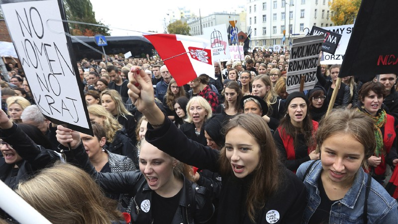 Women in Poland striking and protesting in October. CREDIT: AP Photo/Czarek Sokolowski