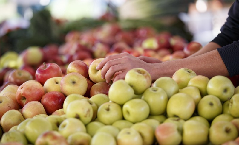 Apples at a farmers market. CREDIT: AP Photo/J. Scott Applewhite