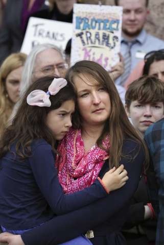 Libby and Rachel Gonzales. CREDIT: Bob Owens