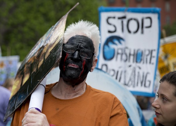 A protester outside the White House in 2016 calls for a ban on offshore drilling. CREDIT: AP Photo/Carolyn Kaster