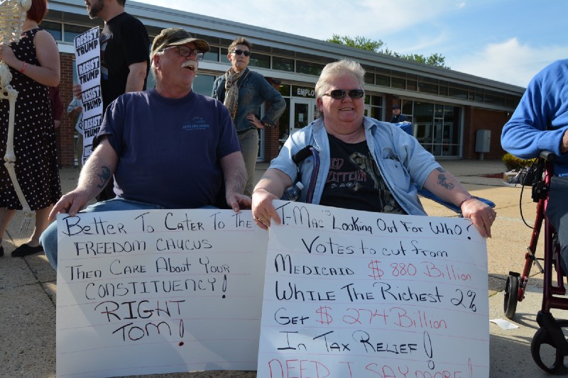 Kevin and Wendy Kapuscinski are MacArthur voters who now call their vote “unfortunate.” CREDIT: Kira Lerner