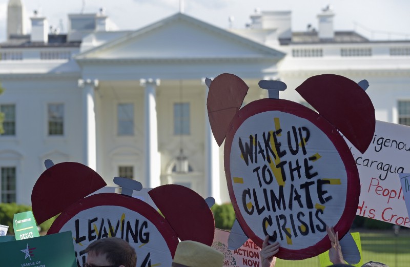Protesters gather outside the White House on June 1, 2017, to protest President Donald Trump’s decision to withdraw the U.S. from the Paris climate agreement. CREDIT: AP Photo/Susan Walsh