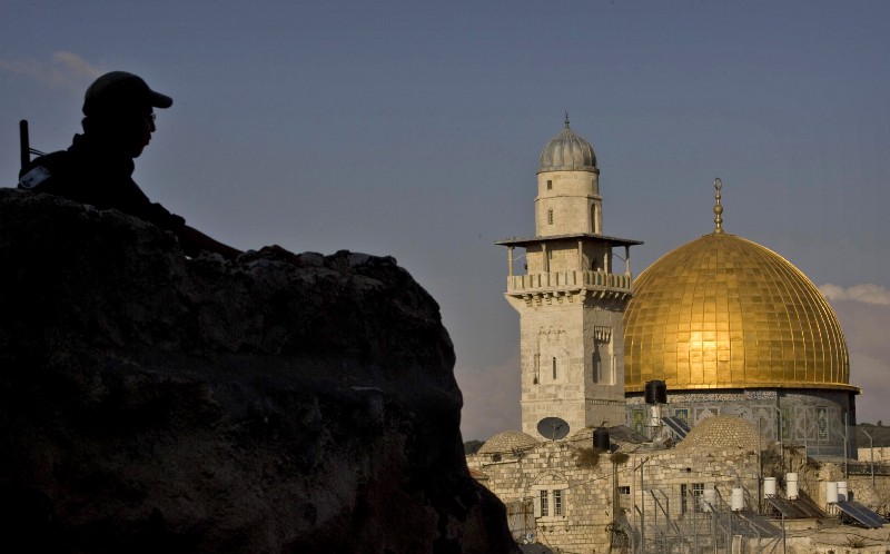An Israeli border police officers stands guard in Jerusalem. CREDIT: AP Photo/Sebastian Scheiner
