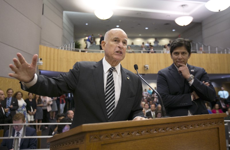 Gov. Jerry Brown, left, testifies in support of a pair of climate change bills as Senate President Pro Tem Kevin de Leon (D-Los Angeles) looks on. CREDIT: AP Photo/Rich Pedroncelli, file