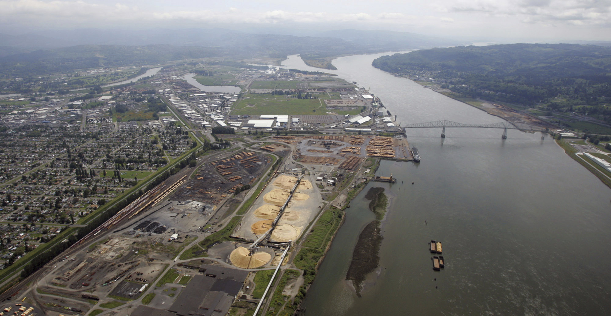 The port of Longview on the Columbia River. (CREDIT: AP Photo/Elaine Thompson, File)
