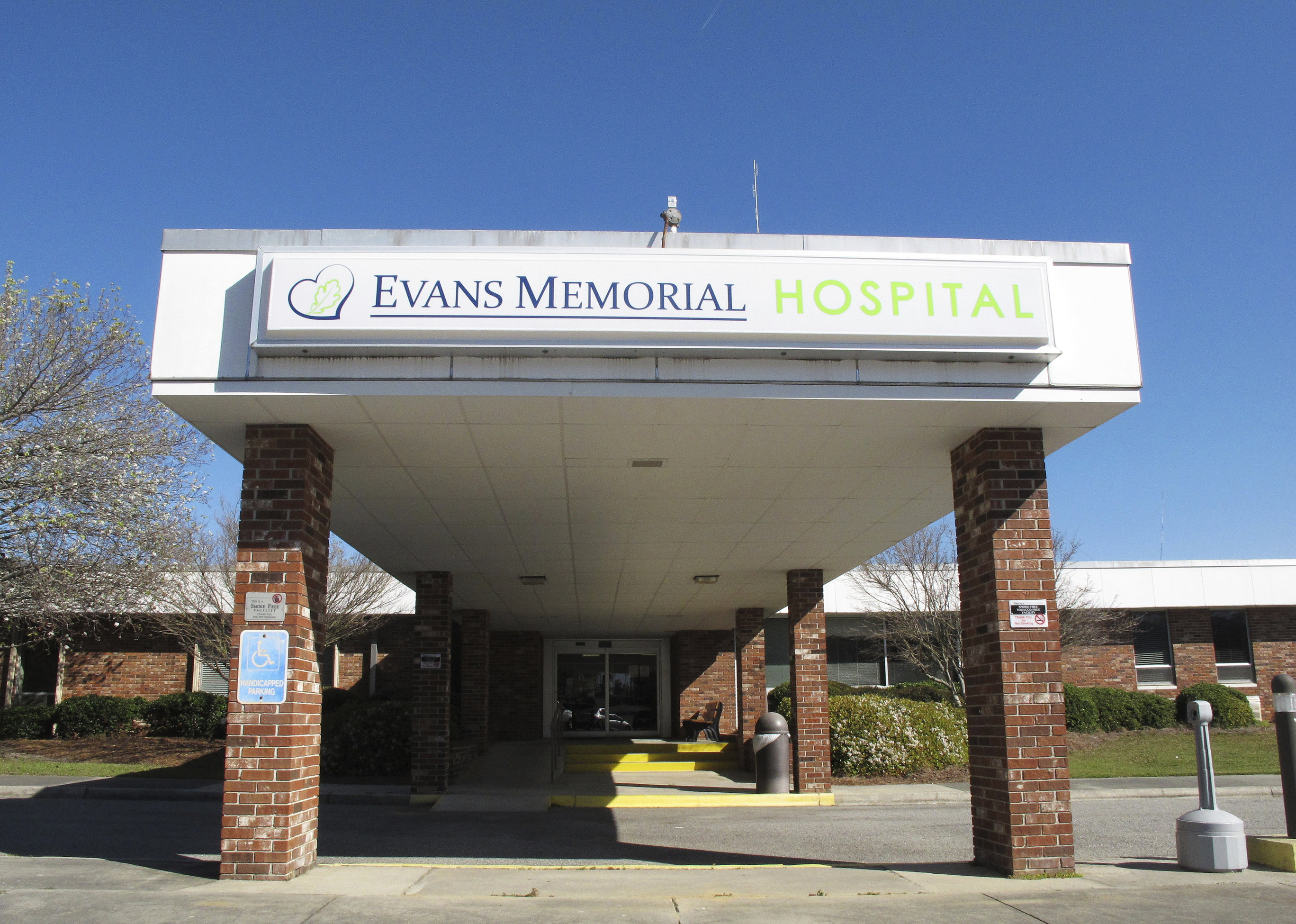 Like many rural hospitals, Evans Memorial in Claxton, GA has struggled to keep its doors open. (AP Photo/Russ Bynum)