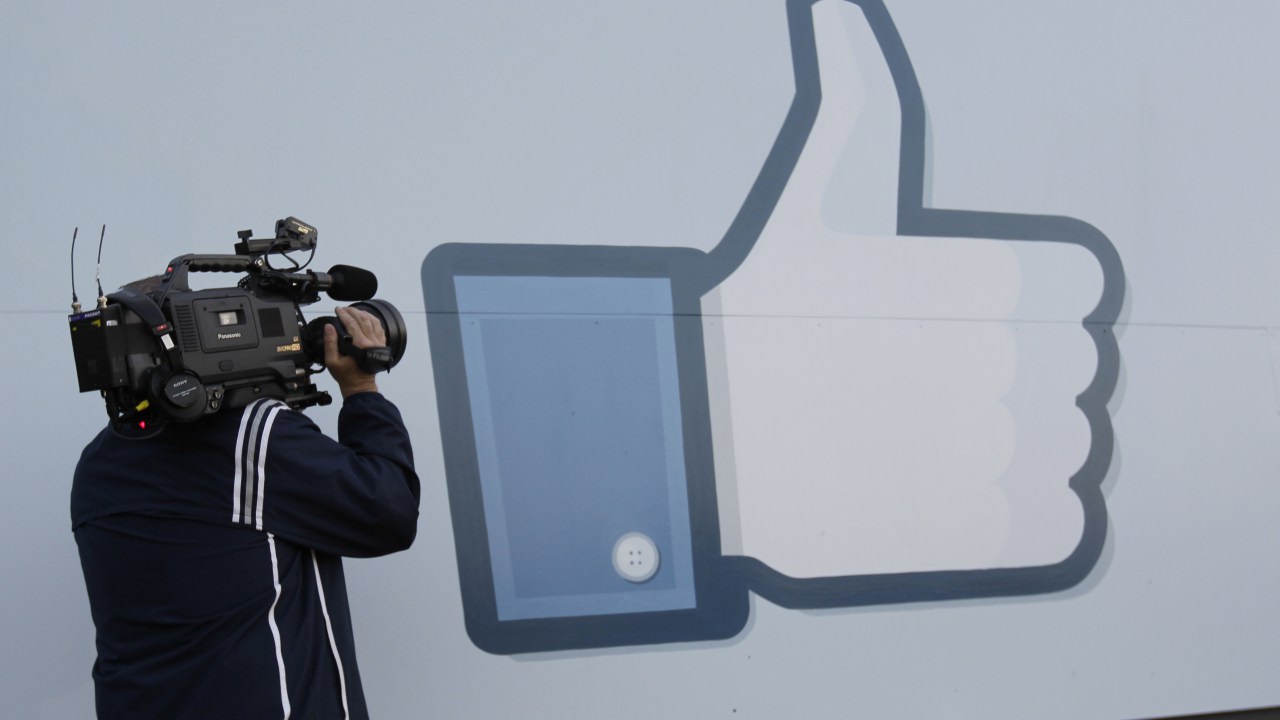 RUSSIA'S FAKE FACEBOOK ACCOUNTS WEREN'T LIMITED TO PRO-TRUMP AND ANTI-CLINTON MATERIAL. (CREDIT: AP PHOTO/PAUL SAKUMA)