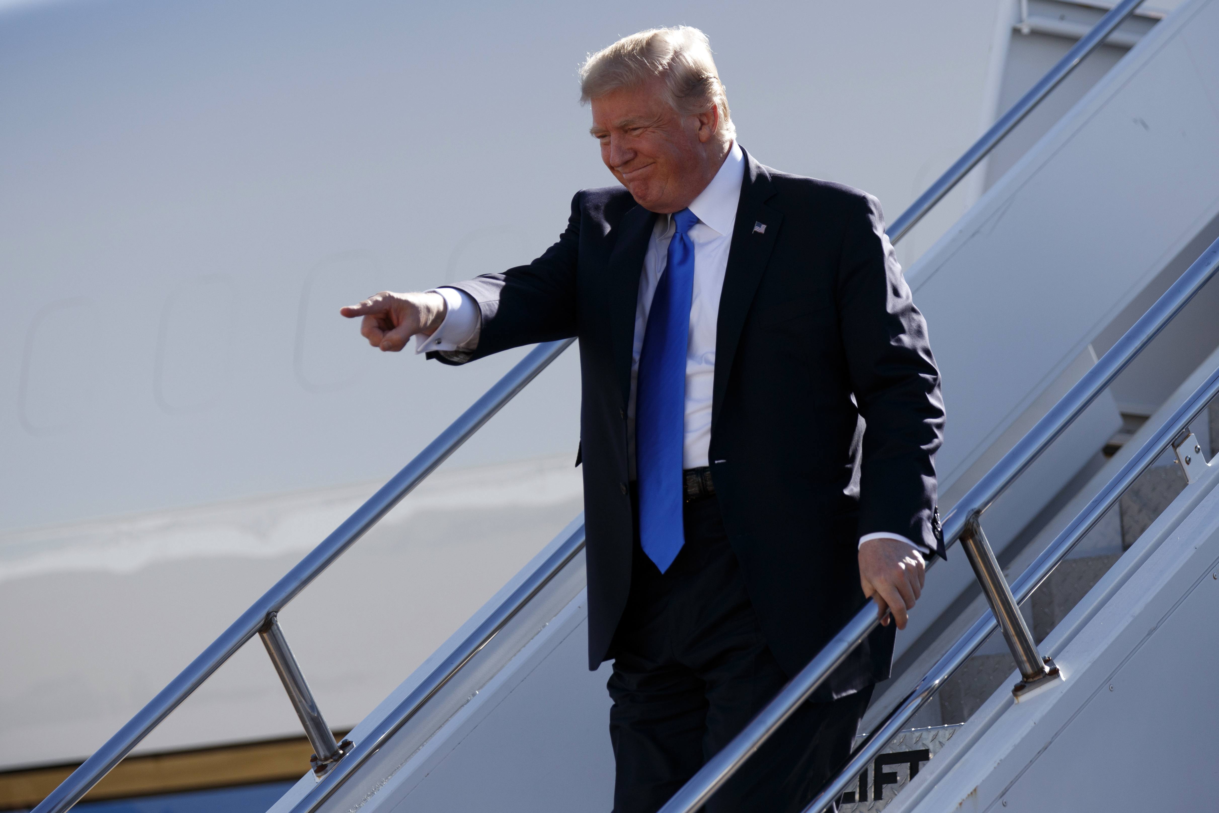 The Trump campaign is suddenly distancing itself from Cambridge Analytica. (CREDIT: AP/EVAN VUCCI)