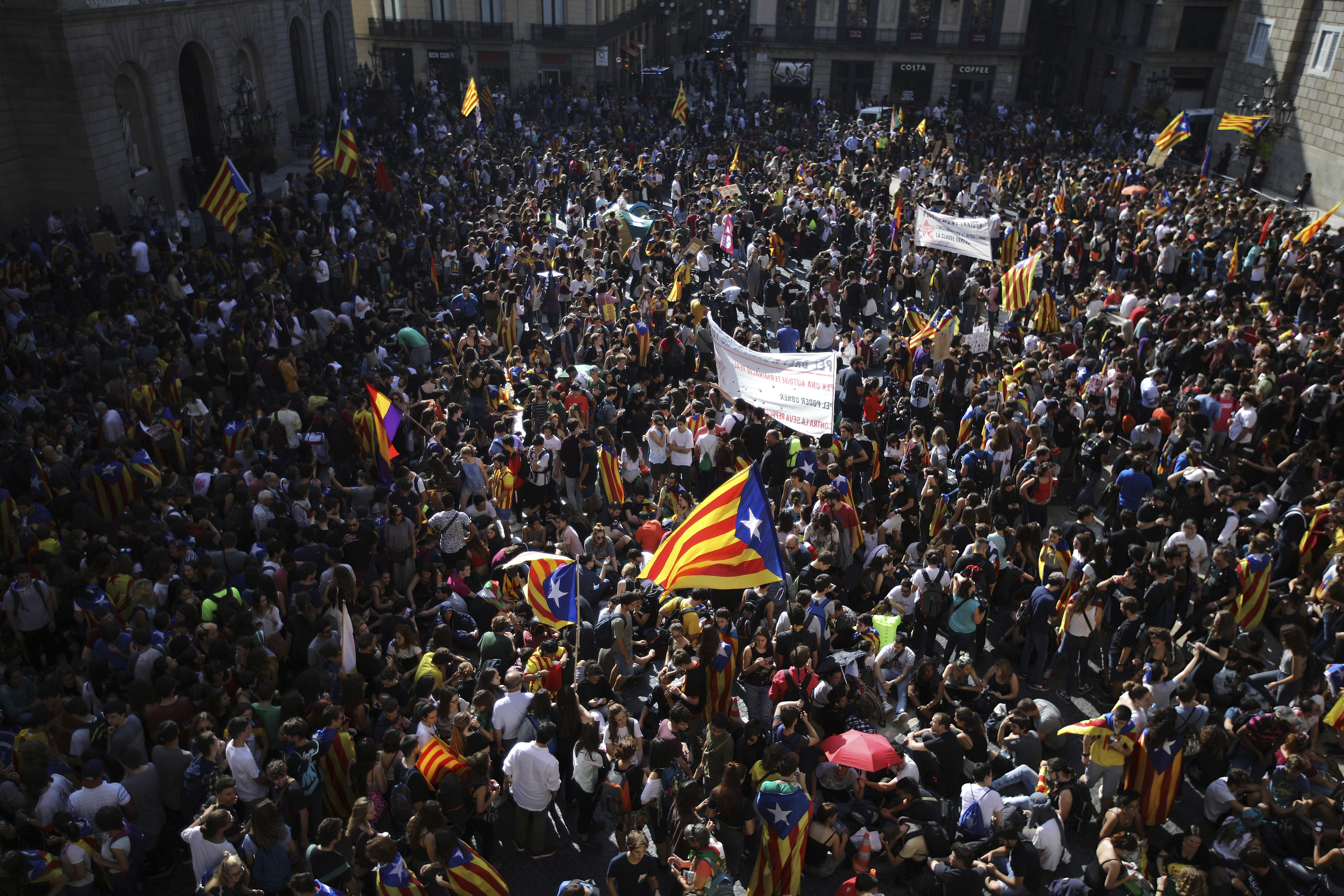 People pack Sant Jaume square in Barcelona, Spain as they protest against the Spanish government announcement of implementing the article 155 in Catalonia region, Thursday Oct. 26, 2017. CREDIT: AP Photo/Emilio Morenatti
