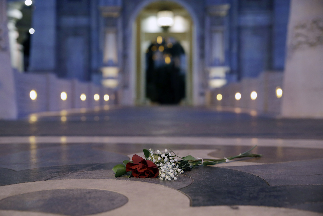 A single rose is left at the door of the Mandalay Bay hotel and casino in Las Vegas, on Tuesday, Oct. 3, 2017. CREDIT: AP/John Locher