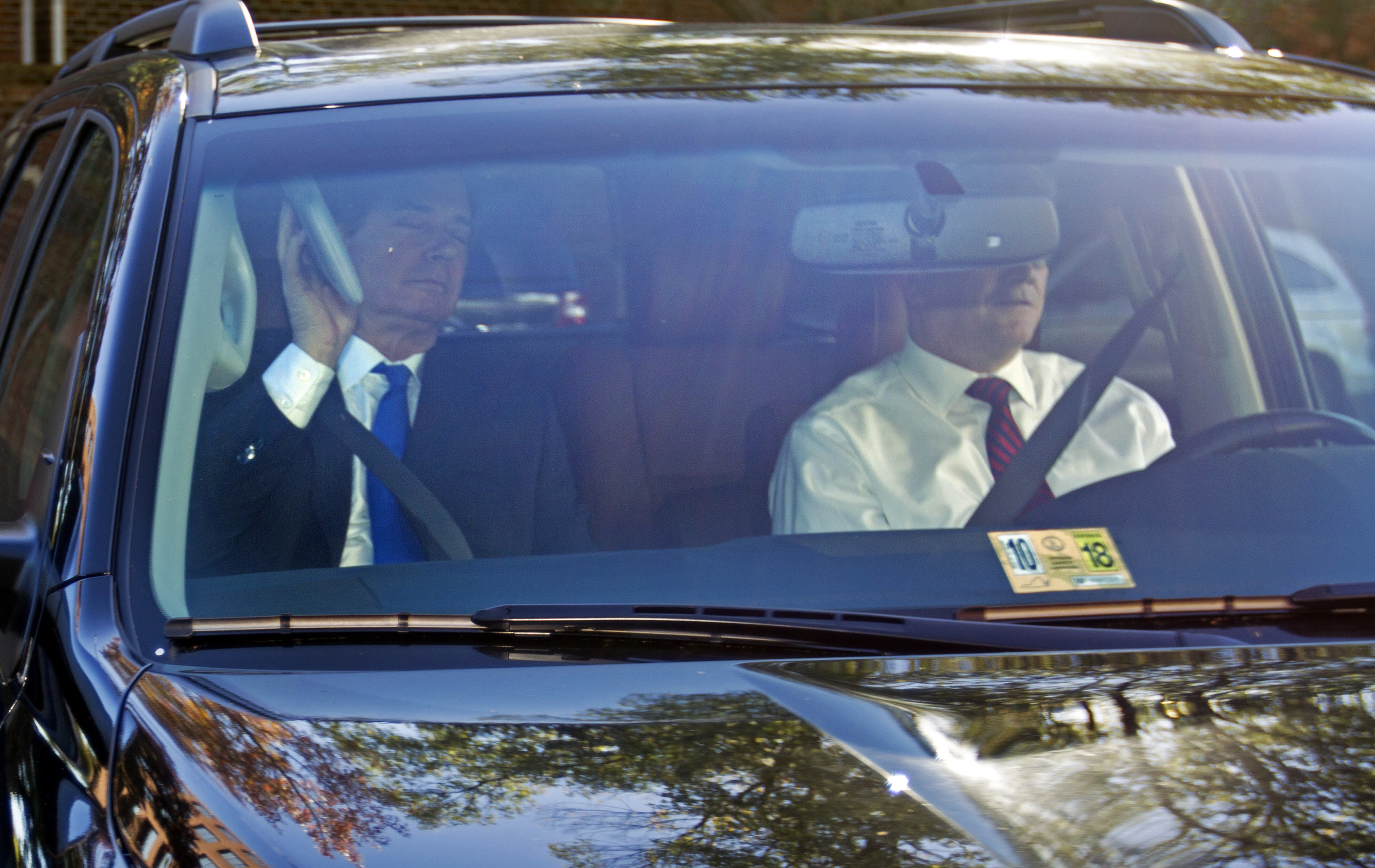 Paul Manafort arrives at his home in Alexandria, Virginia, Monday, October 30, 2017. (CREDIT: AP Photo/Jose Luis Magana)