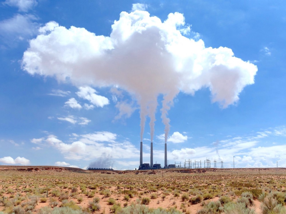 Navajo Generating Station in Arizona. Credit: Myrabella