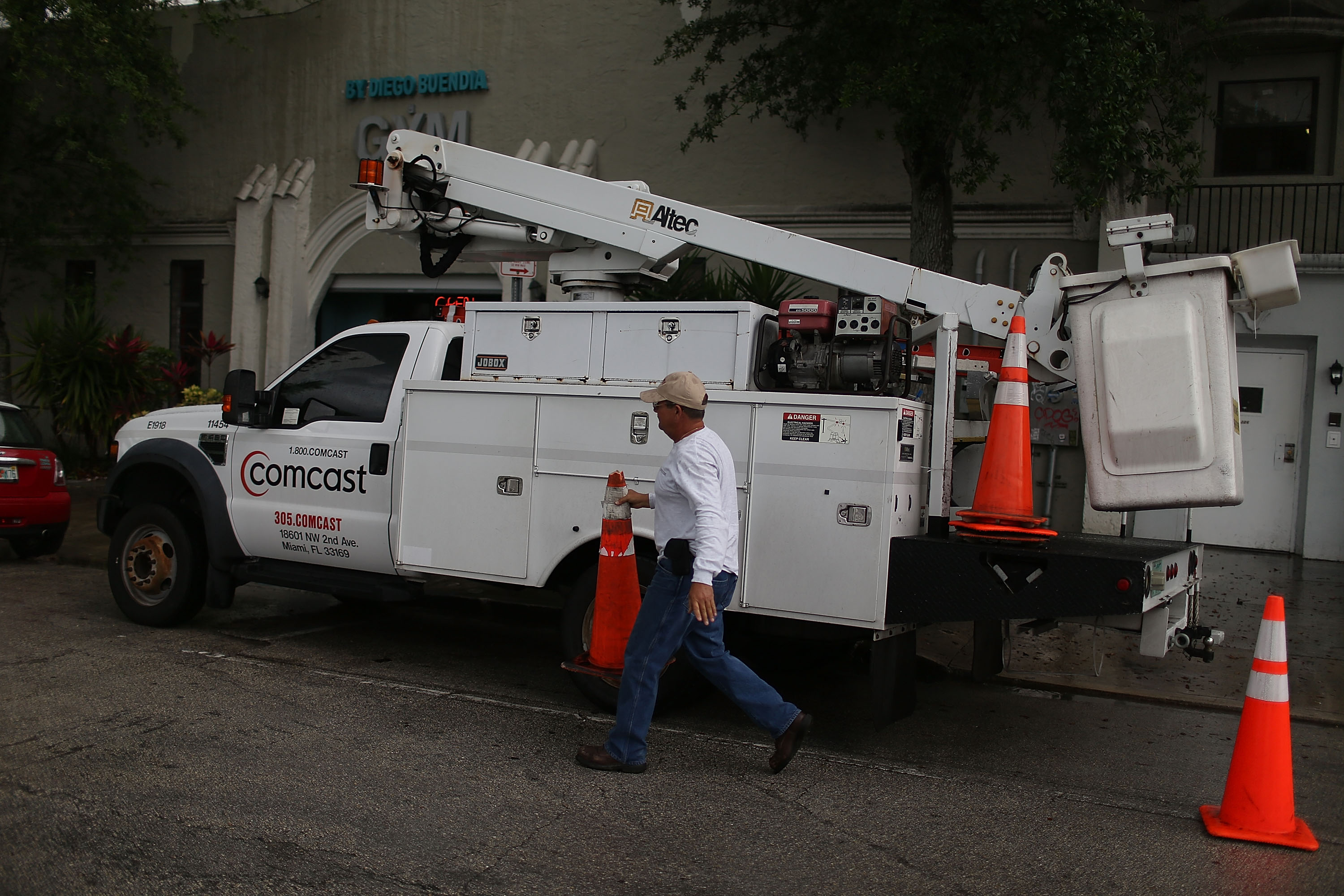 A Comcast service worker places safety cones next to his truck on April 23, 2015 in Miami, Florida. (Photo by Joe Raedle/Getty Images)