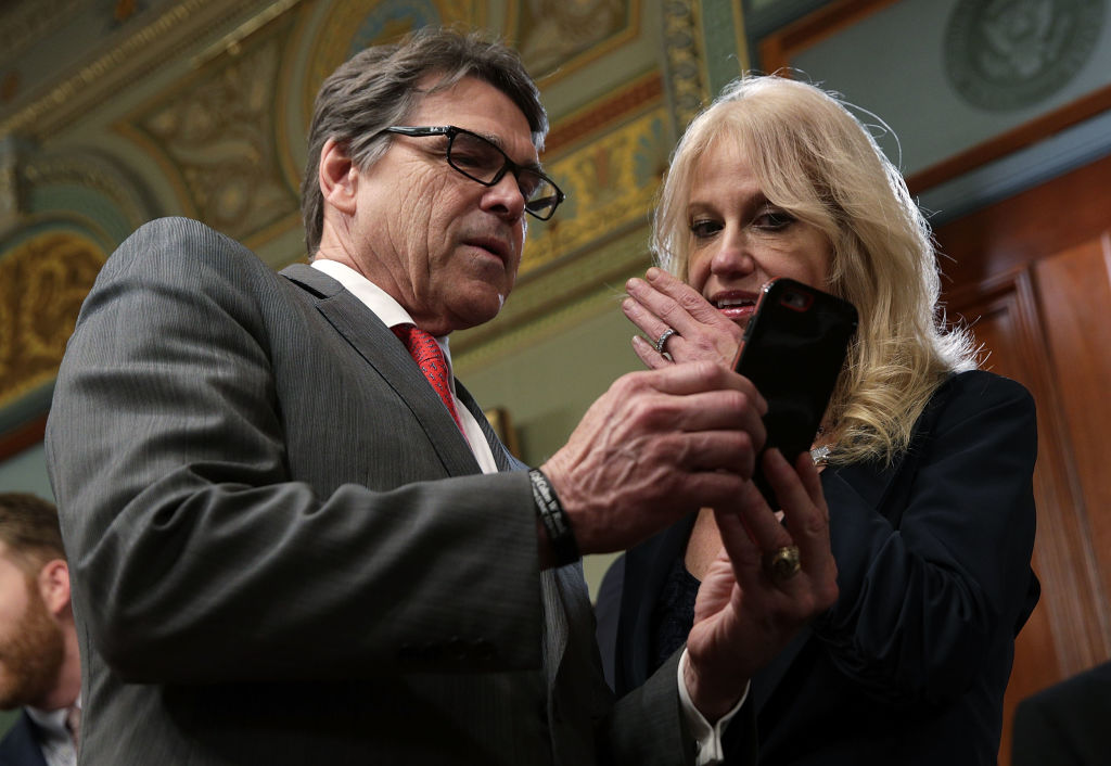Rick Perry wtih Kellyanne Conway March 2, 2017. CREDIT: Alex Wong/Getty Images