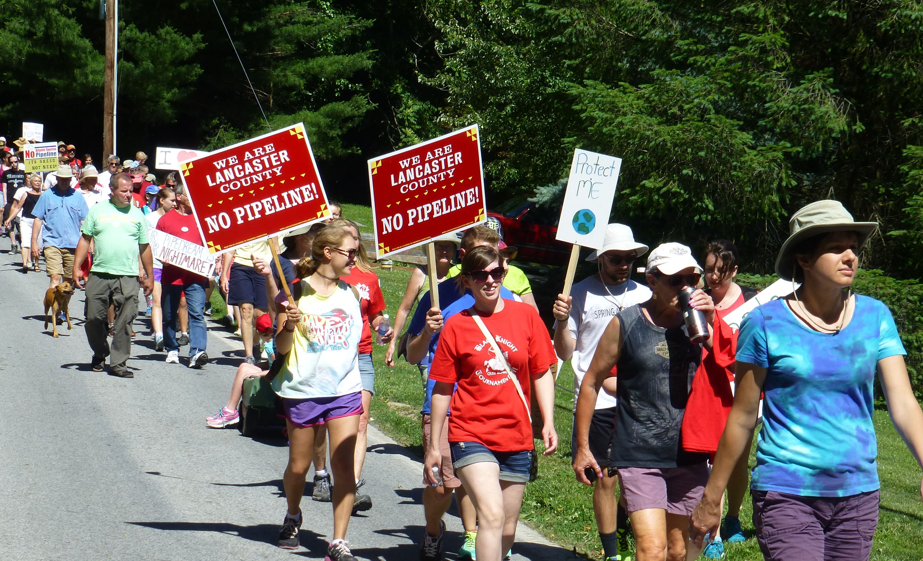Residents protest the proposed construction of the Atlantic Sunrise Pipeline in Lancaster County, Pennsylvania. CREDIT: ThinkProgress/Mark Hand