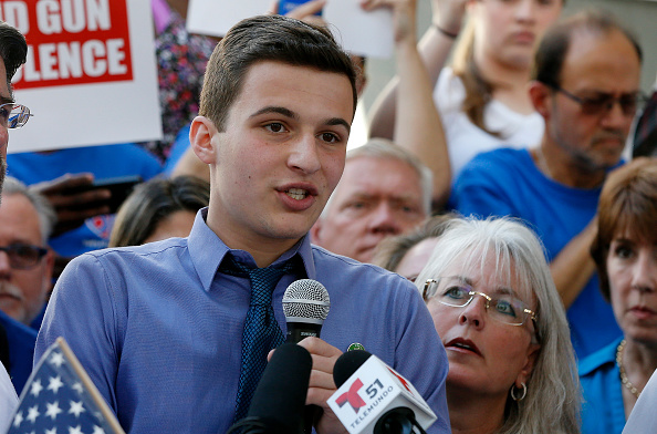 Marjory Stoneman Douglas High School student Cameron Kasky speaks at a rally for gun control at the Broward County Federal Courthouse in Fort Lauderdale, Florida on February 17, 2018.
/ AFP PHOTO / RHONA WISE (Photo credit should read RHONA WISE/AFP/Getty Images)