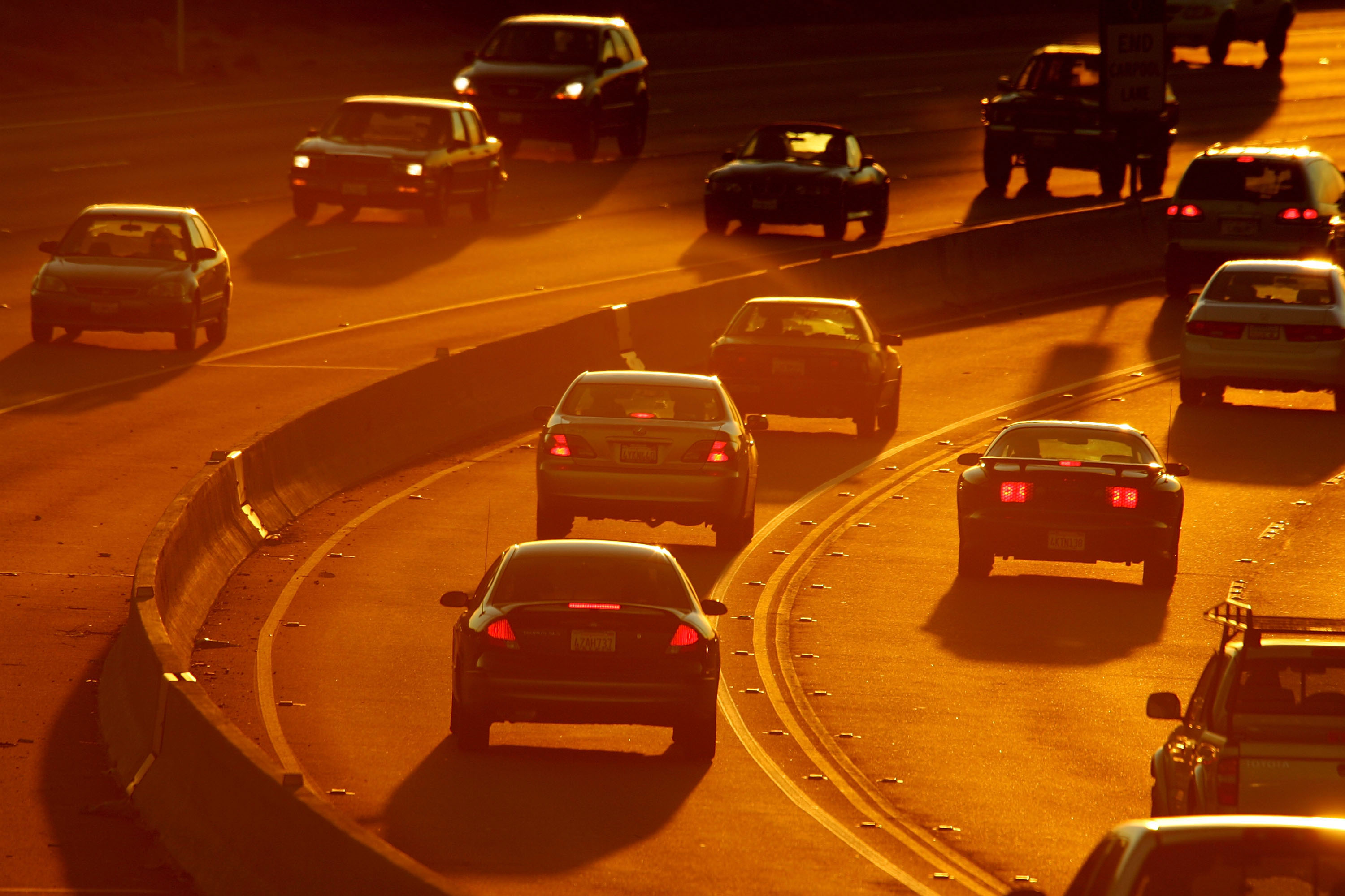 Drivers use a high occupancy vehicle lane on the 118 near Simi Valley, California. CREDIT: David McNew/Getty Images
