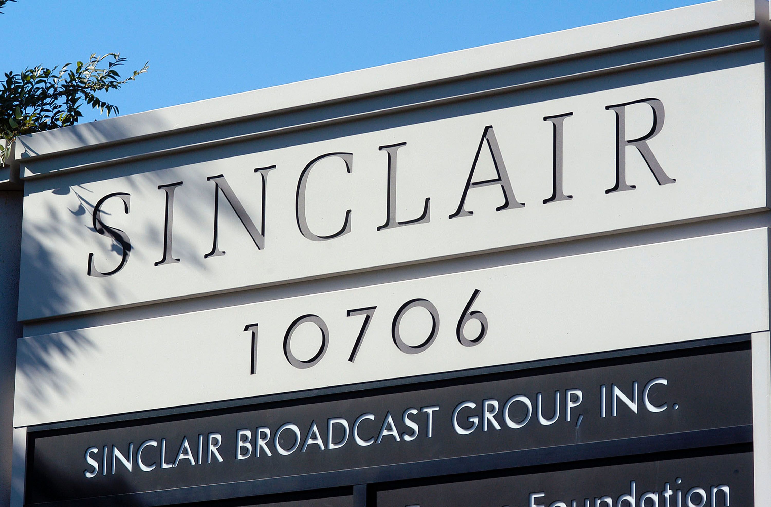 Sinclair Broadcast Group forces reporters to read from a script about fake news, in must-run segments. (CREDIT: William Thomas Cain/Getty Images)